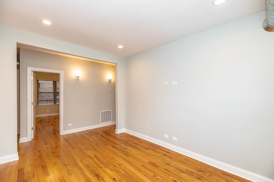 637 E 49th St #3 - Photo 5 of 9