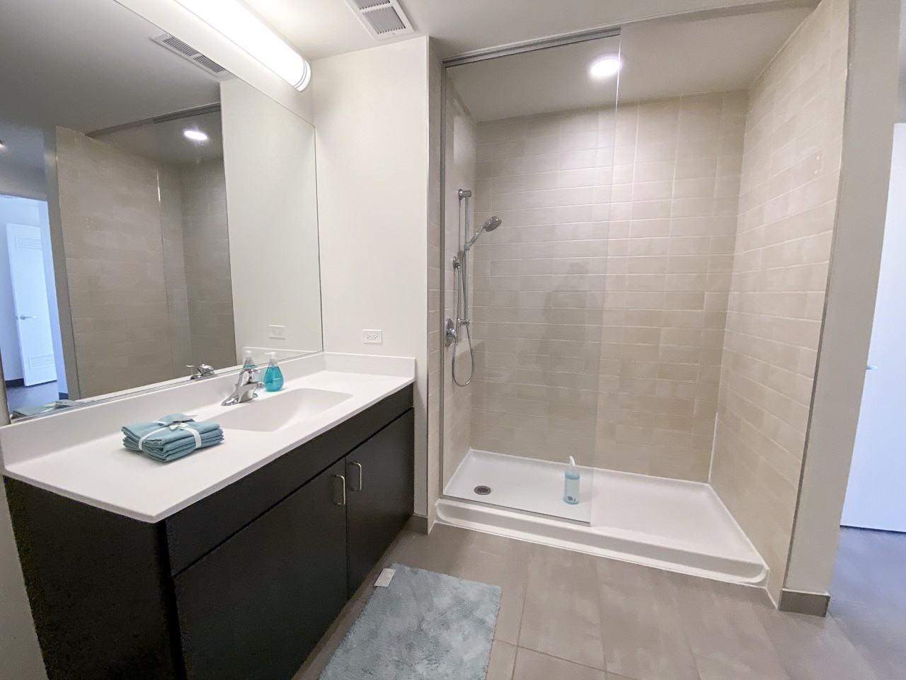 3218 N Clark St #2-1 - Photo 4 of 12