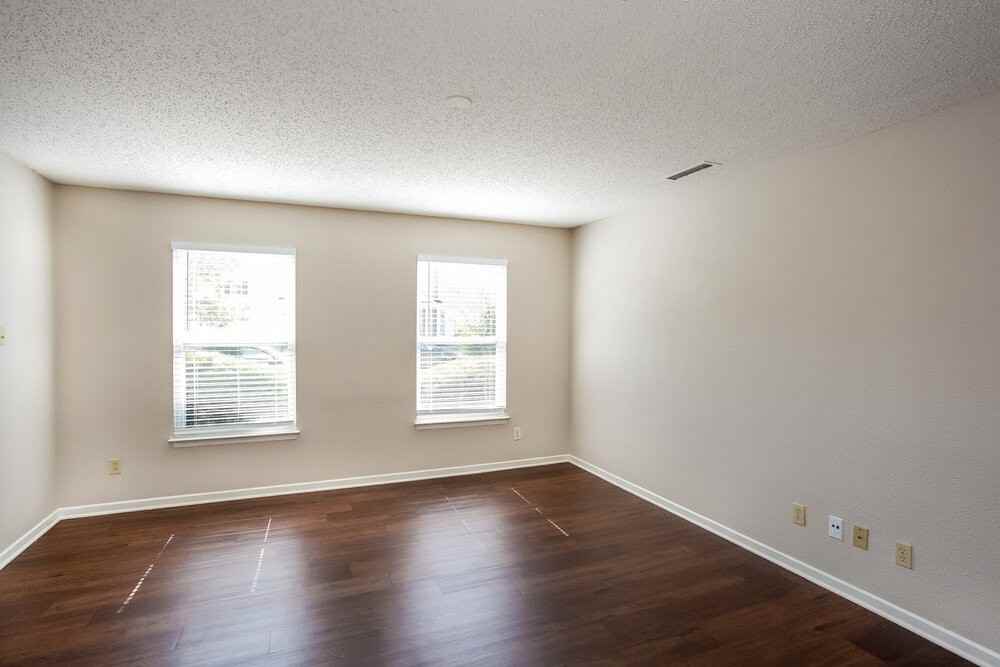 12820 Freedom Dr - Photo 6 of 17