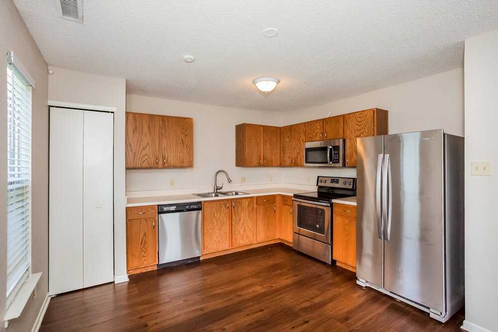 12820 Freedom Dr - Photo 7 of 17