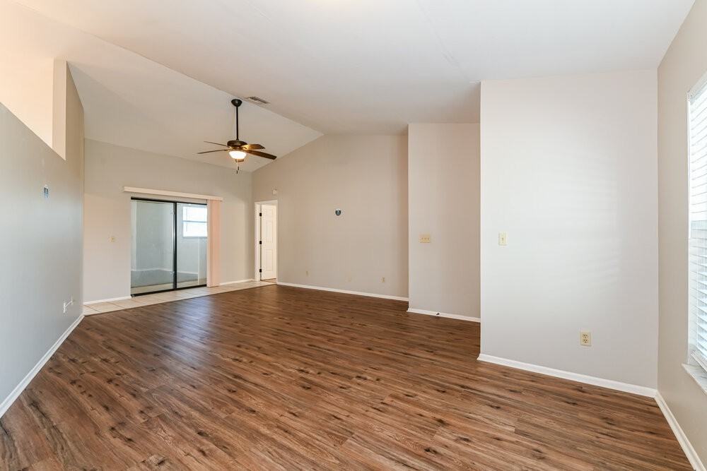 18507 Eastshore Drive - Photo 4 of 14