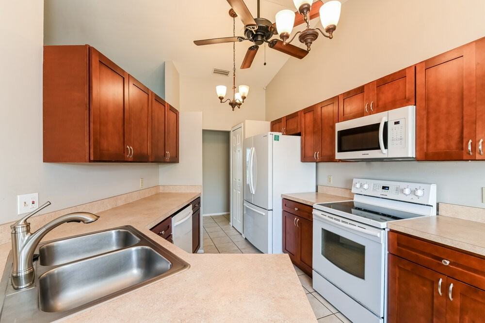 18507 Eastshore Drive - Photo 7 of 14