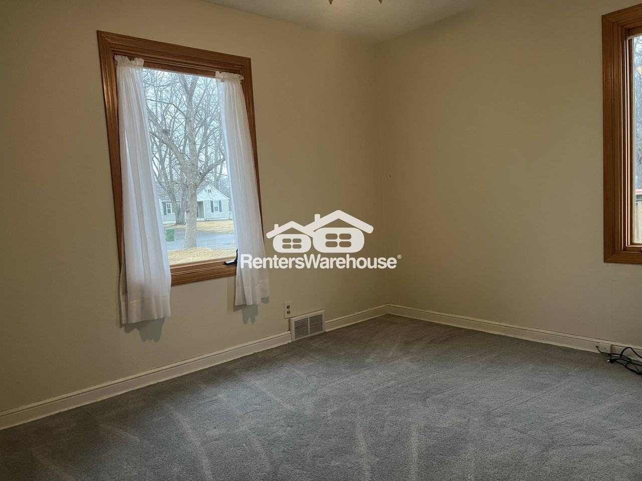 8645 Eldorado St Ne - Photo 5 of 13
