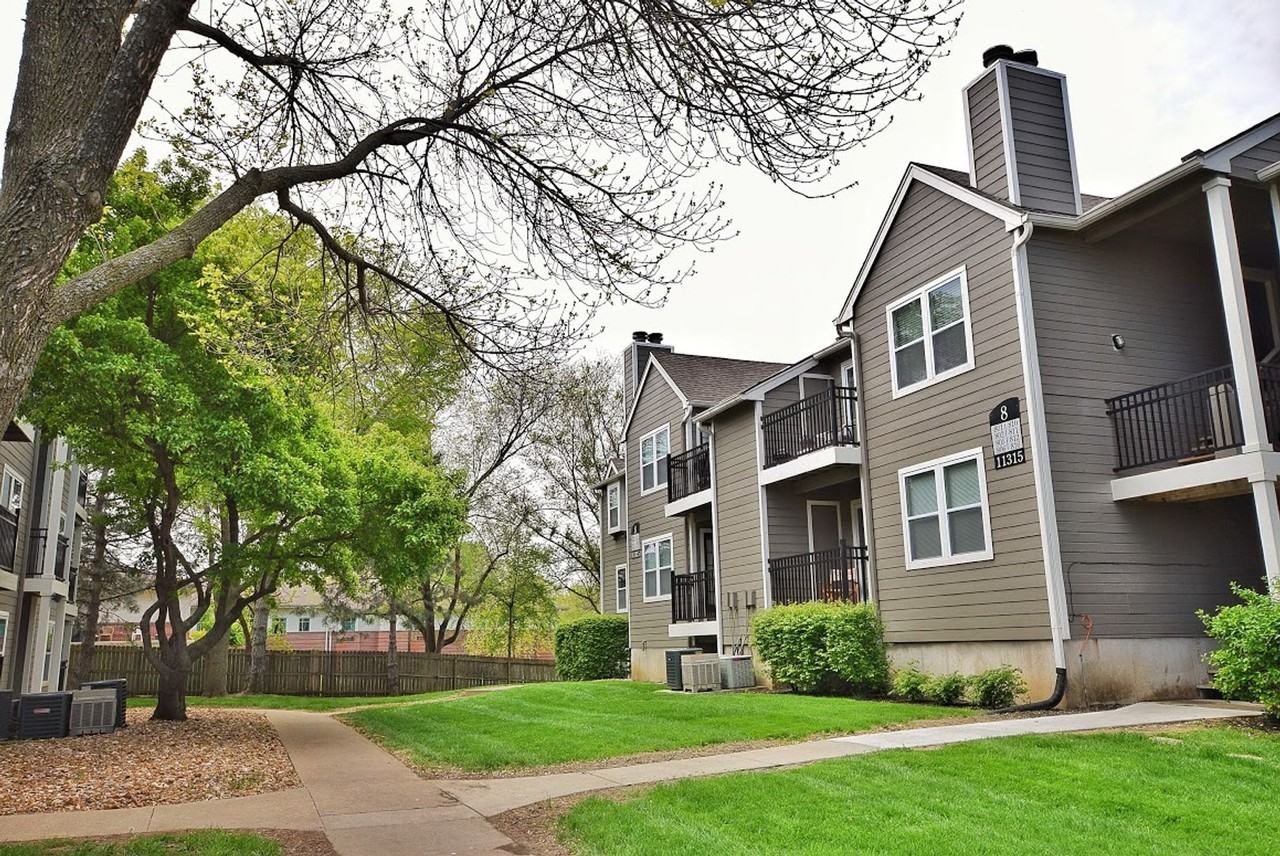 61-01 Nieman Square - Photo 4 of 50