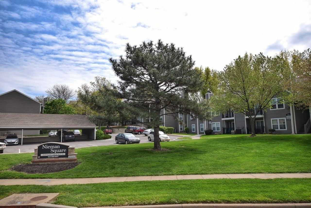 61-01 Nieman Square - Photo 5 of 50