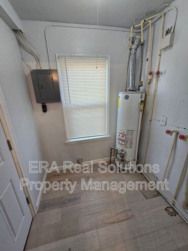 2836 Fremont St - Photo 2 of 13