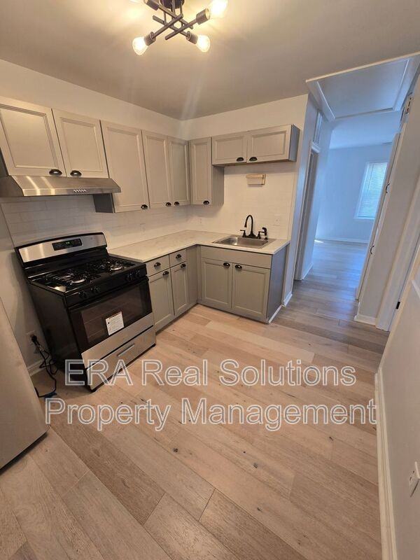 2836 Fremont St - Photo 3 of 13