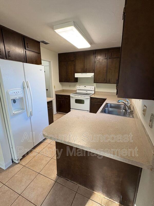 3233 Baldwin Dr W - Photo 3 of 10