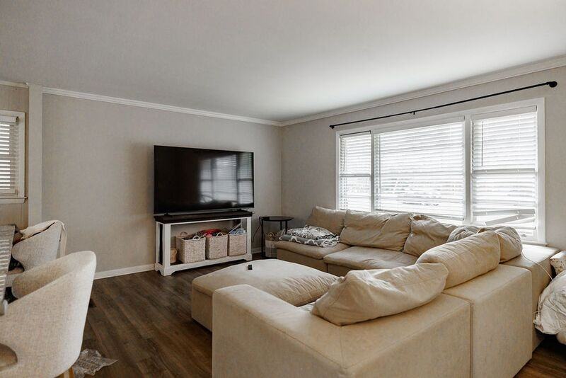 140 Woodvalley Ln - Photo 3 of 29