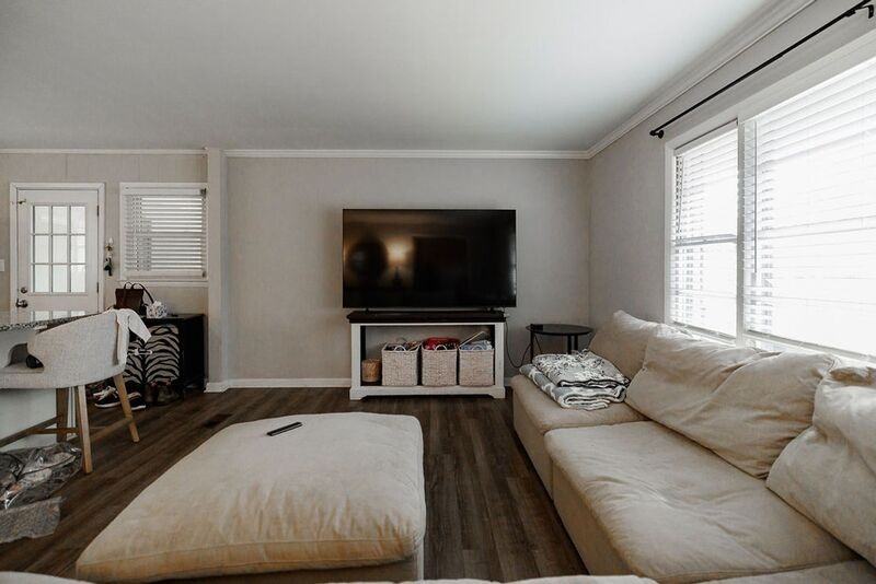 140 Woodvalley Ln - Photo 4 of 29