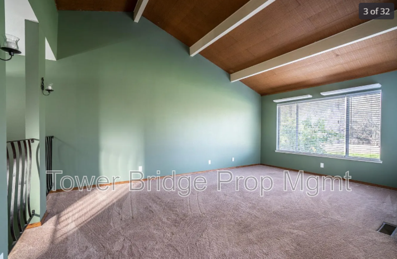 8143 La Riviera Dr - Photo 3 of 32