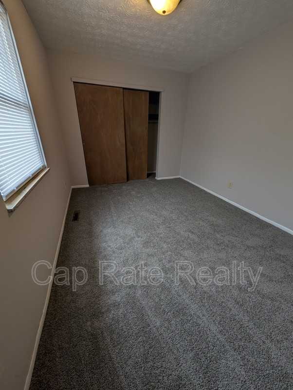 1199 E North Broadway St - Photo 4 of 7