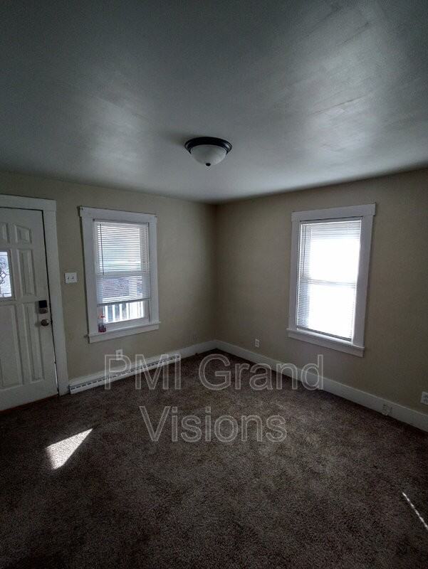 2506 E Division St - Photo 2 of 16