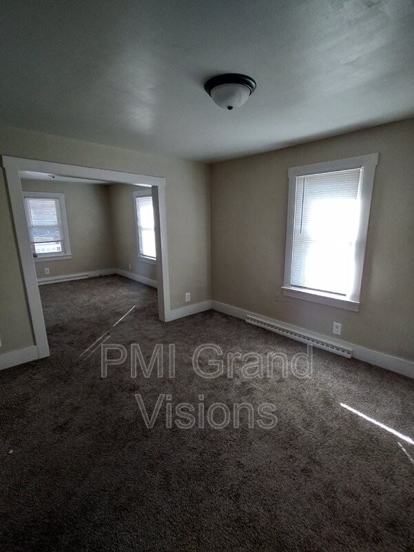 2506 E Division St - Photo 3 of 16