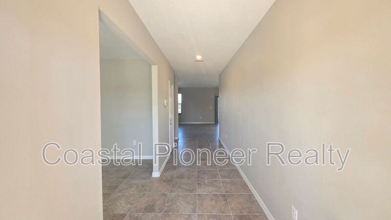 9613 Sage Creek Dr - Photo 3 of 36