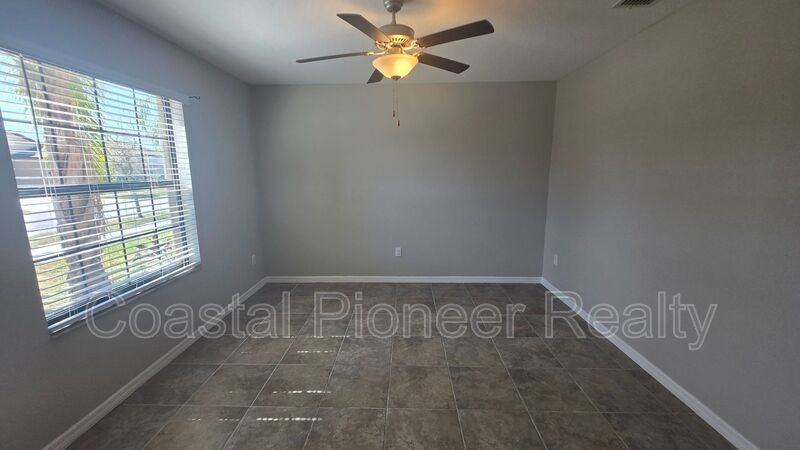 9613 Sage Creek Dr - Photo 4 of 36