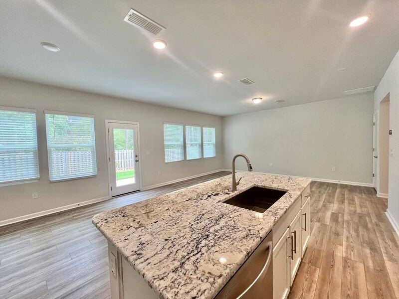 812 Mckenzie Park Ter - Photo 5 of 31