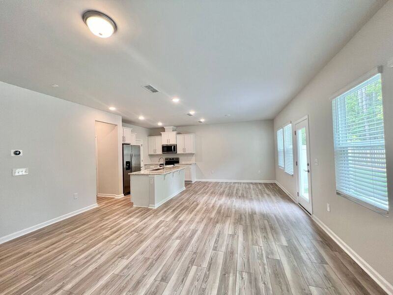 812 Mckenzie Park Ter - Photo 7 of 31