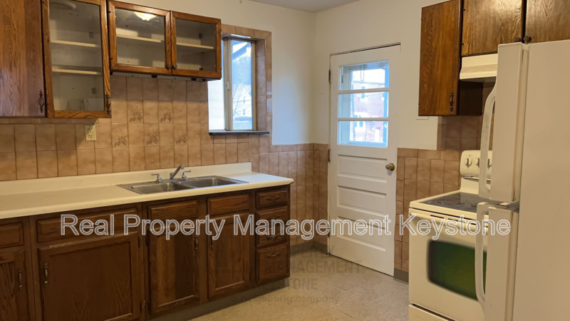 403 Ohio Ave #2ndFL - Photo 2 of 15