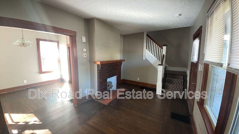 2629 Lysle Ln - Photo 2 of 18