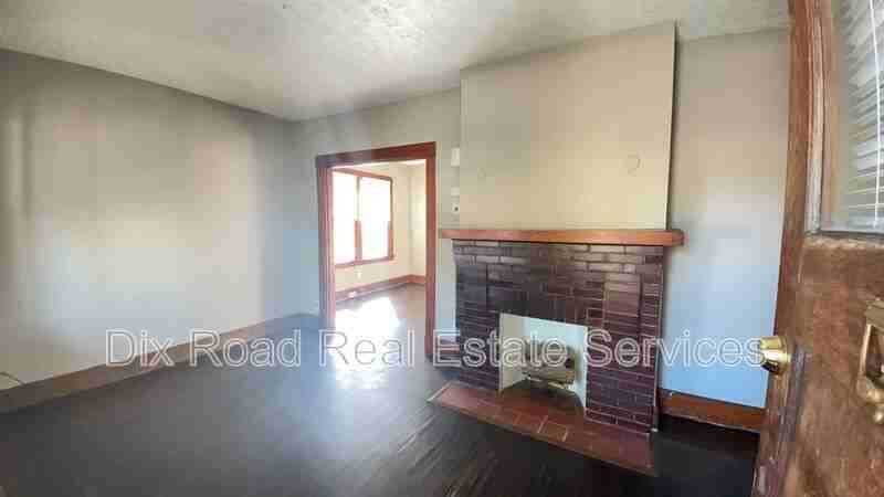 2629 Lysle Ln - Photo 3 of 18