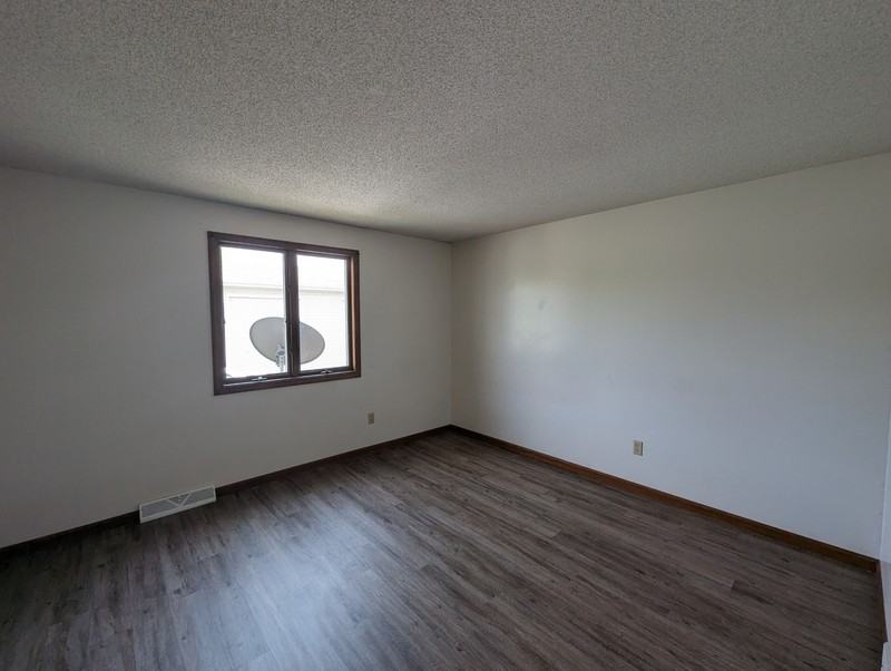 2180 Amy Dr - Photo 3 of 10