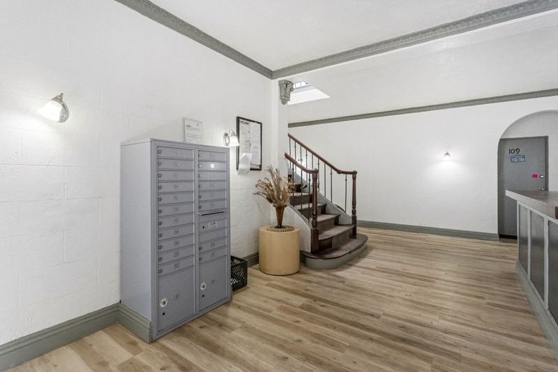 21 Westminster Ave - Photo 6 of 17