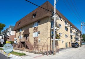 featured image of 1128 Des Plaines Ave