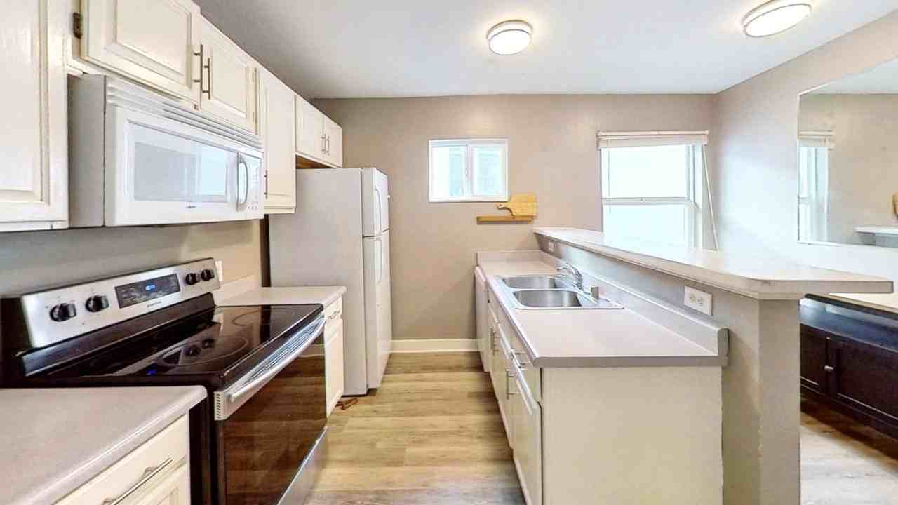 1525 Franklin St - Photo 3 of 24