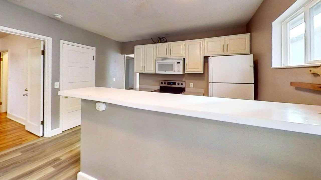 1525 Franklin St - Photo 4 of 24