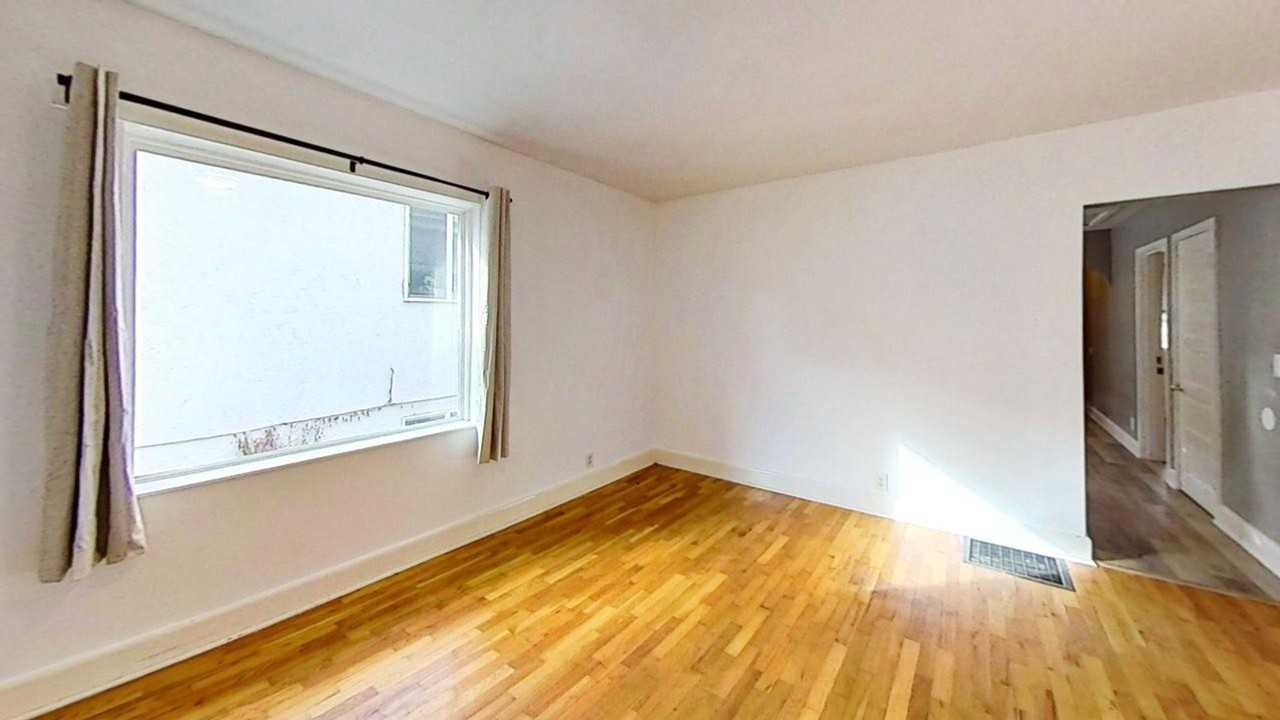 1525 Franklin St - Photo 5 of 24