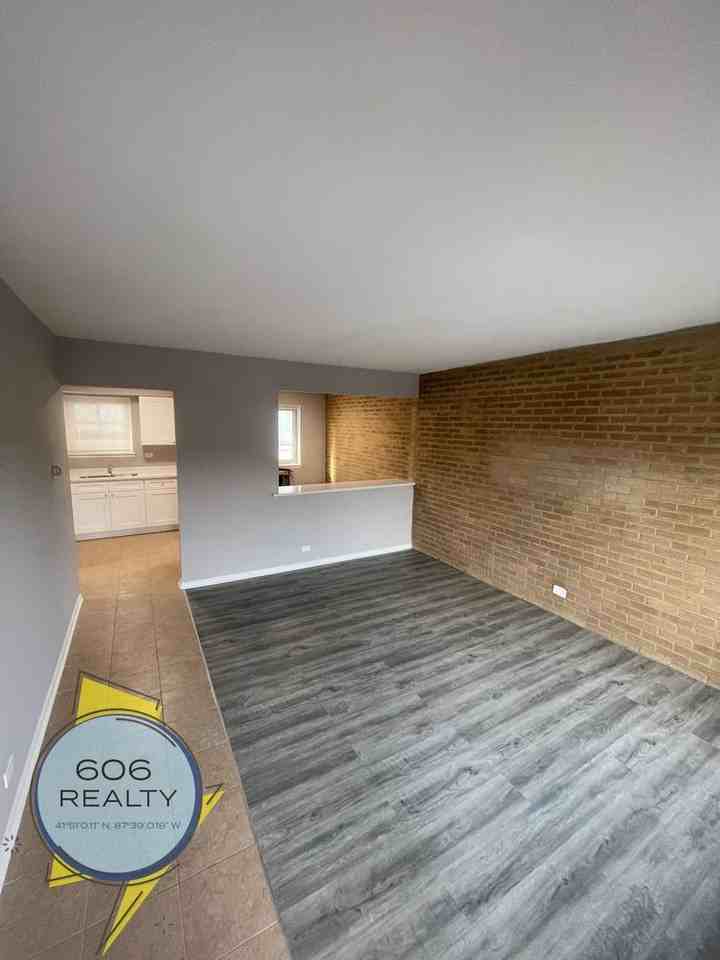 Edison Park! 6830 N. Ozark - Photo 2 of 9