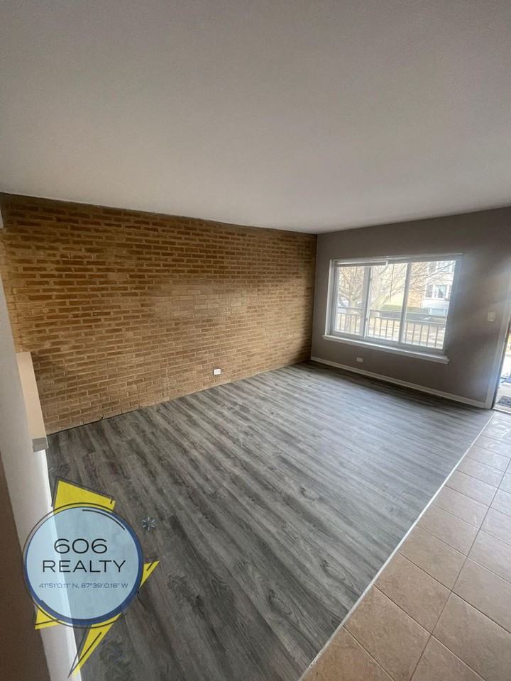 Edison Park! 6830 N. Ozark - Photo 3 of 9