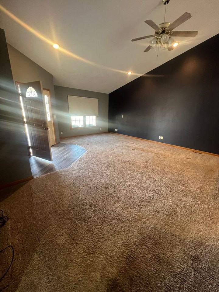 19315 Pinecrest Rd - Photo 3 of 11