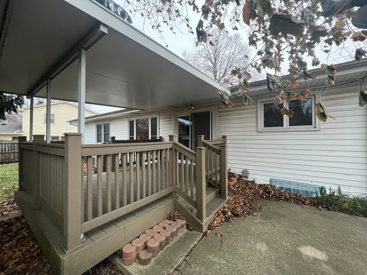 2405 W Iles Ave - Photo 2 of 11