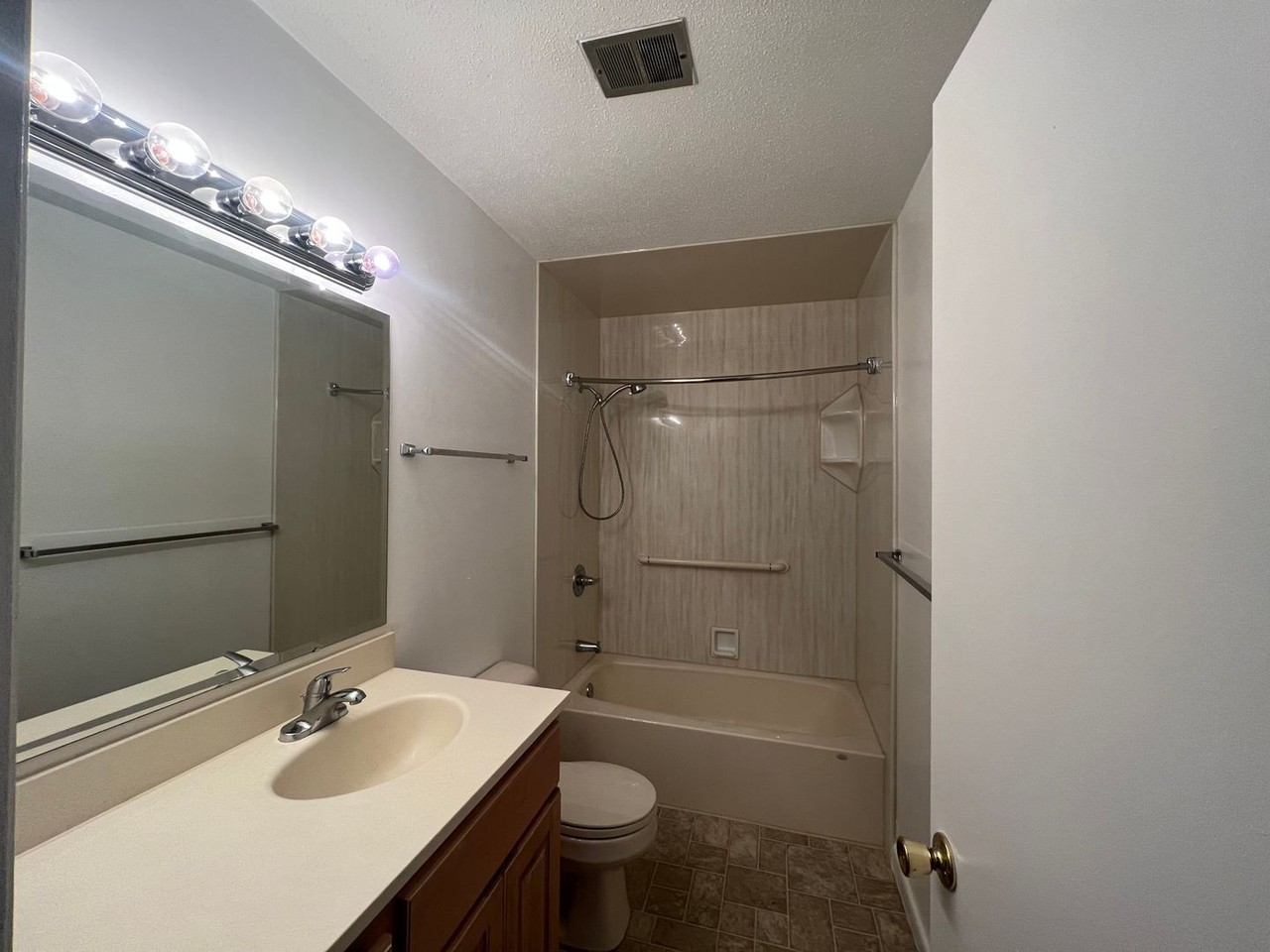 2405 W Iles Ave - Photo 7 of 11