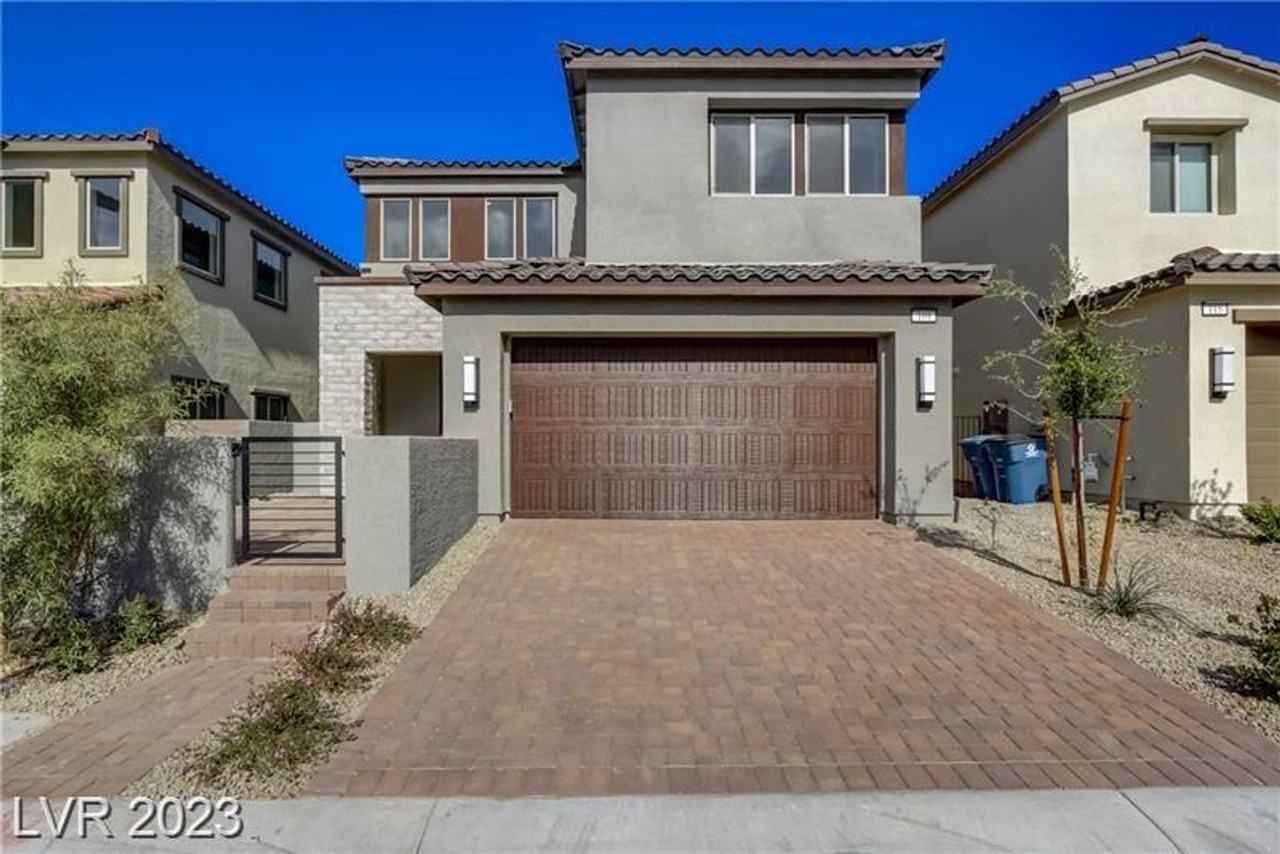 109 Medianoche St - Photo 2 of 38