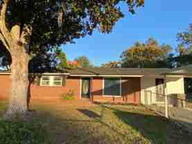 423 Se Country Club Rd - Photo 1 of 1