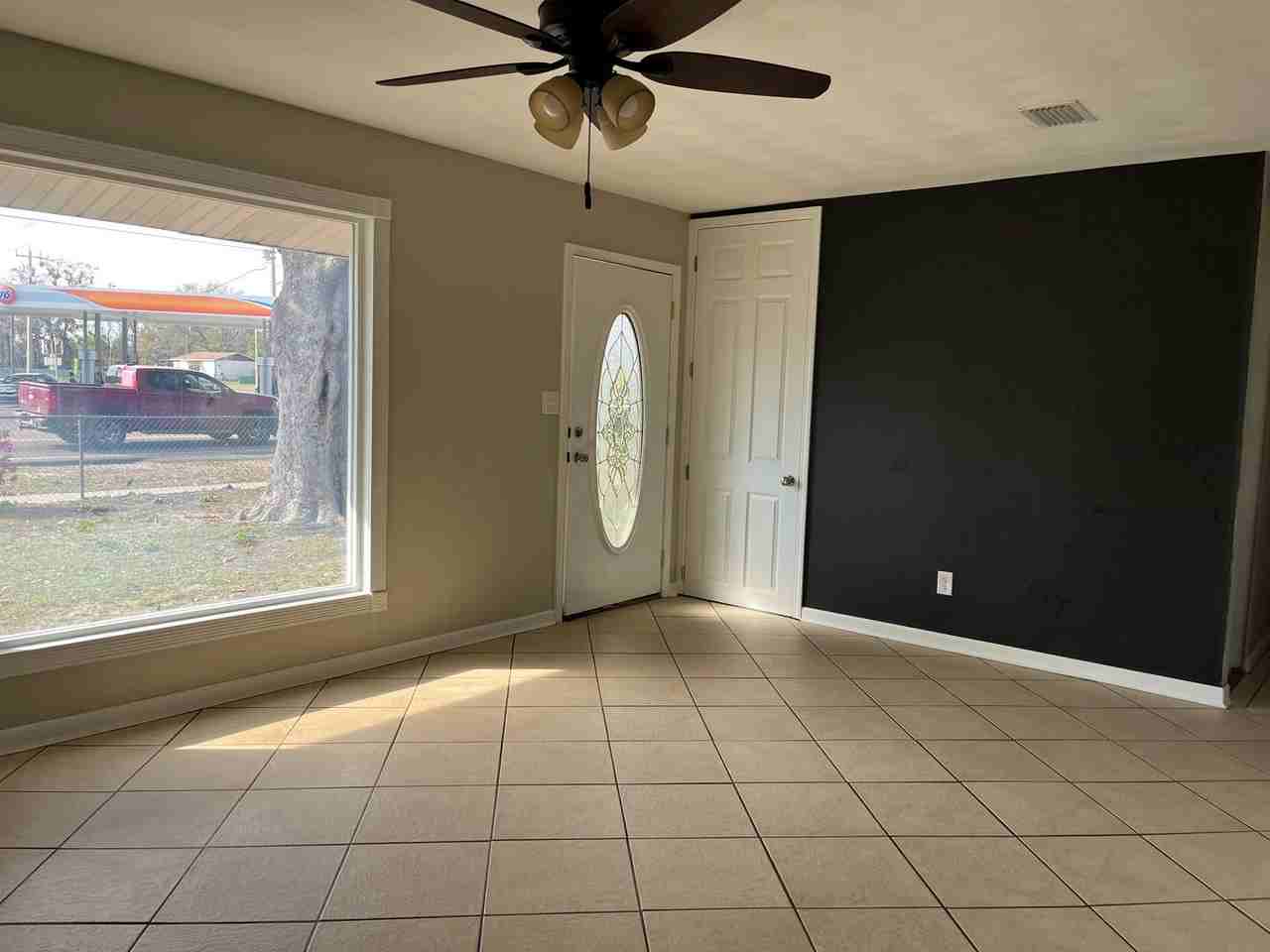 423 Se Country Club Rd - Photo 2 of 16