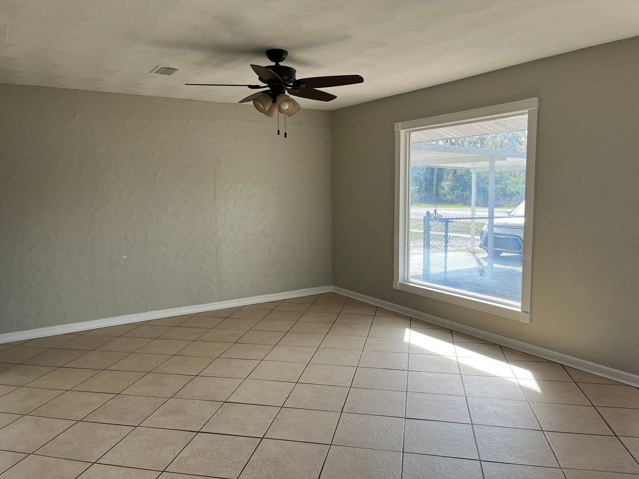 423 Se Country Club Rd - Photo 4 of 16