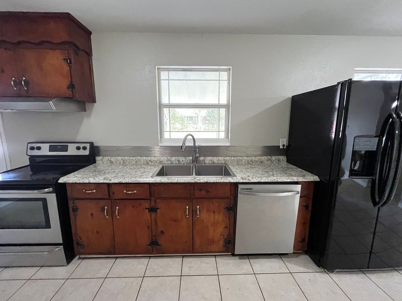 423 Se Country Club Rd - Photo 5 of 16