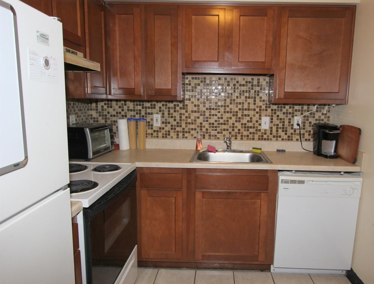 SAXONY APARTMENTS -- 019 - Photo 3 of 18