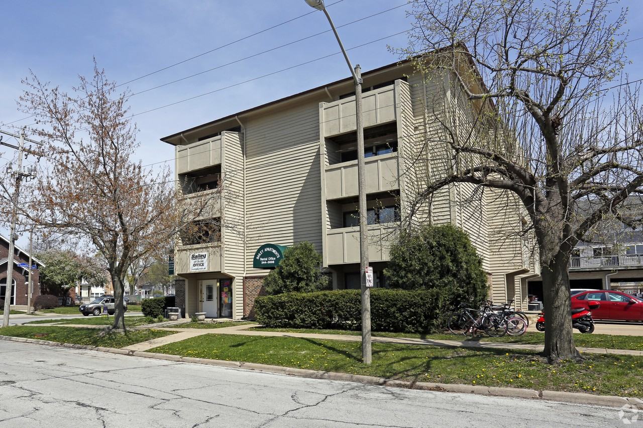 911 West Springfield Avenue - Photo 3 of 6