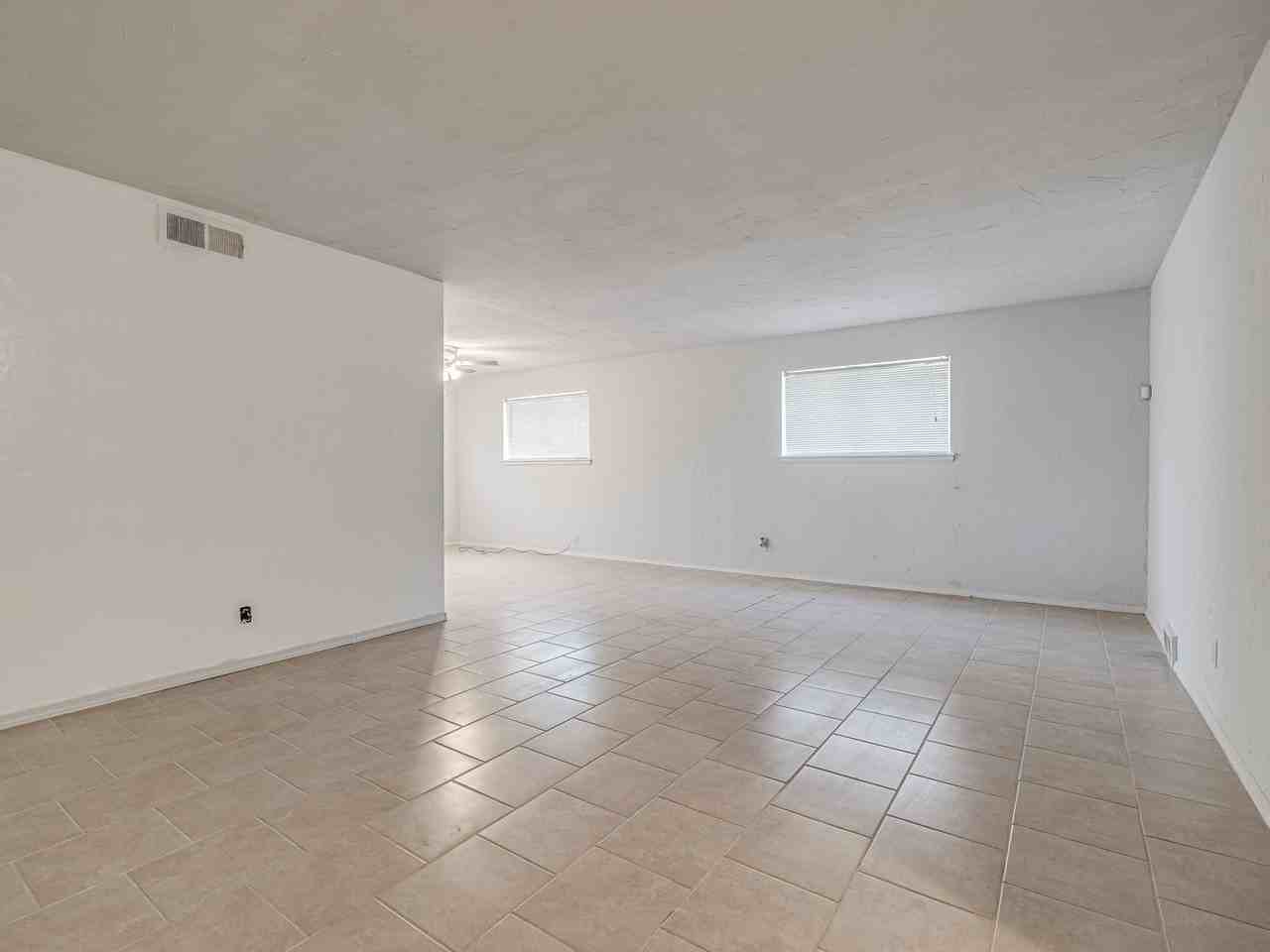 33 1/2 Ne 63rd St - Photo 3 of 27