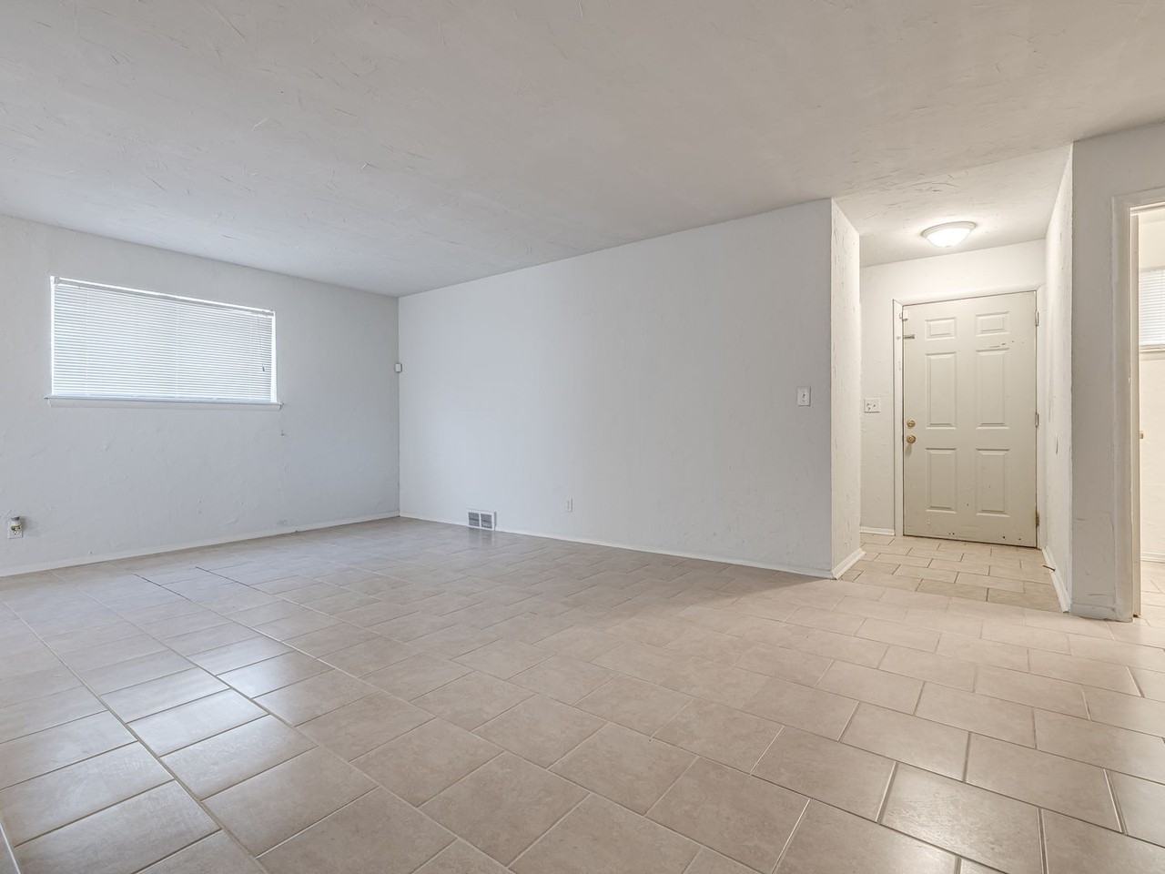 33 1/2 Ne 63rd St - Photo 4 of 27