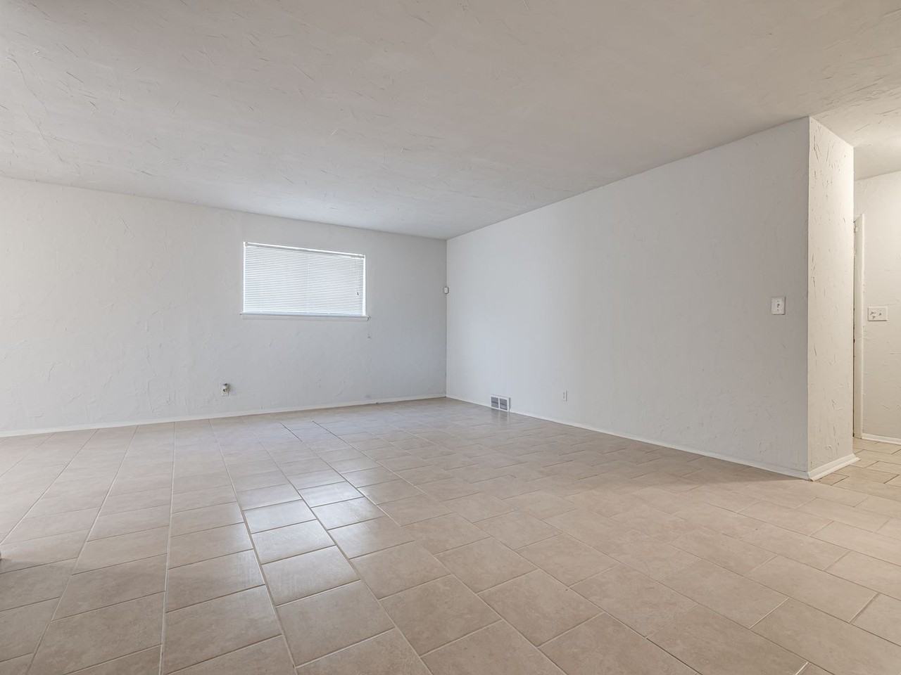 33 1/2 Ne 63rd St - Photo 5 of 27