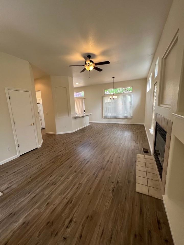 7882 Tormes Ct - Photo 2 of 14