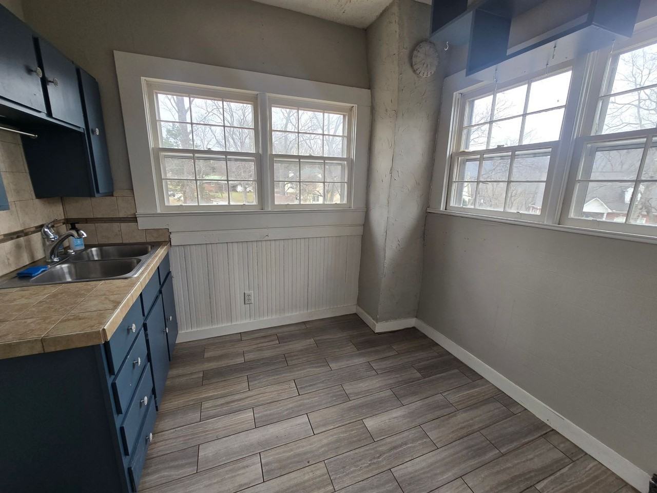 1908 Toll Gate Rd Se - Photo 2 of 17