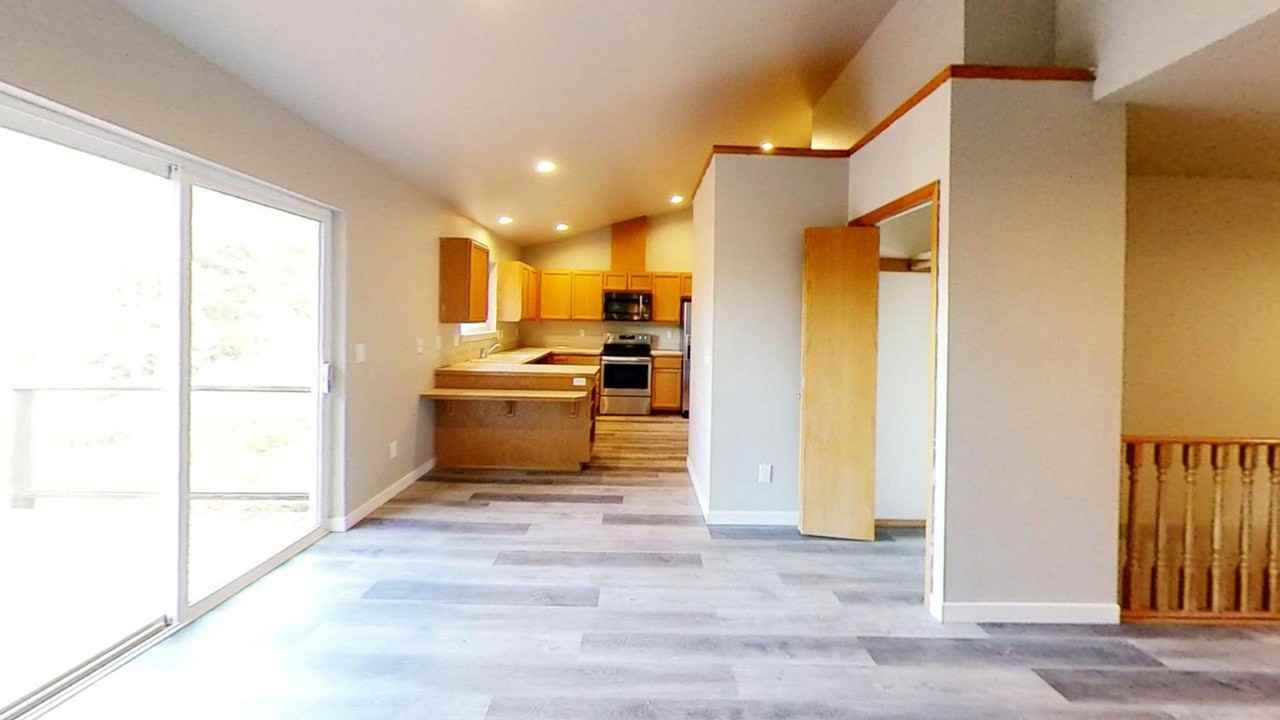 922 34th St - Photo 5 of 20