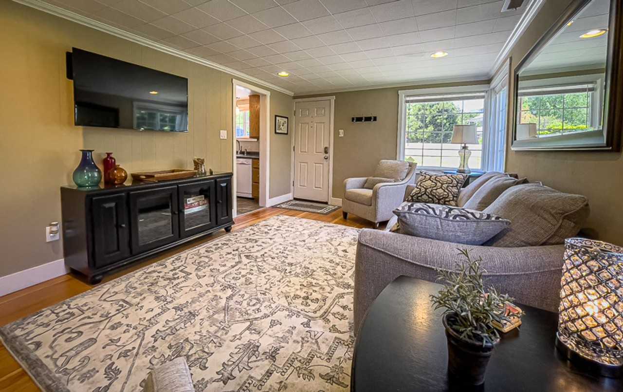 660 N Oregon St - Photo 3 of 33